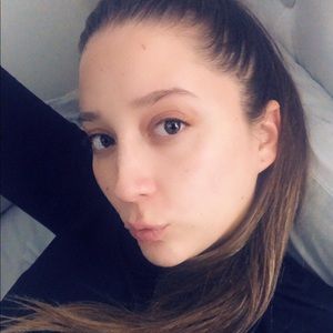 Meet your Posher, Ana